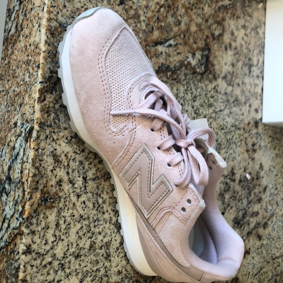 NWOB NEW BALANCE 696 suede sneaker - Picture 3 of 4